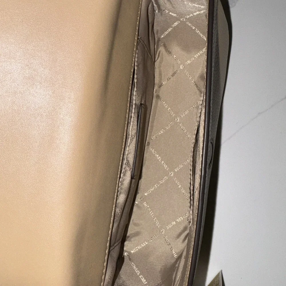 Michael Kors MK Samira Tan Purse Camel Flap Crossbody Messenger Handbag Brown